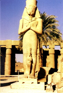 Ramses II mit Frau (klein)